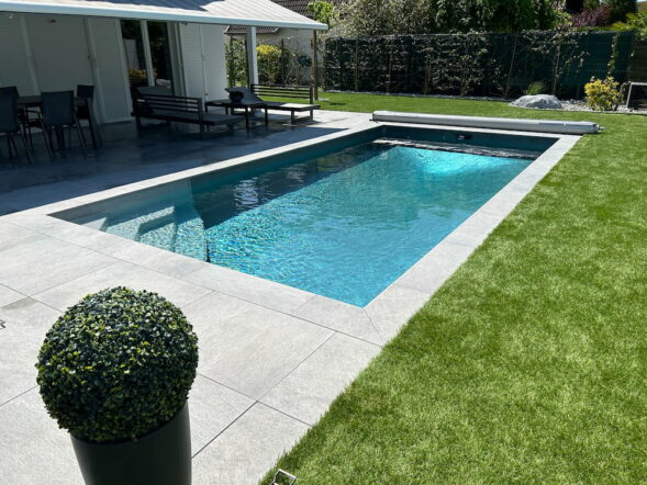 Piscine Waterair et gazon synthétique