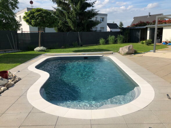 Piscine Waterair dans un jardin