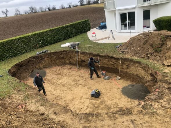 Terrassement d'une piscine à Hochstatt