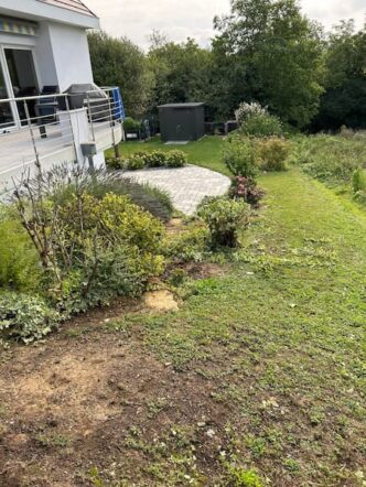 Rénovation d'un talus à Didenheim : avant le terrain était recouvert d'une végétation peu entretenue